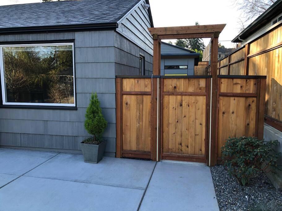 Cozy Crown Hill Carkeek Cottage W/3 Beds, Full Kitchen & Backyard In North Seattle Esterno foto